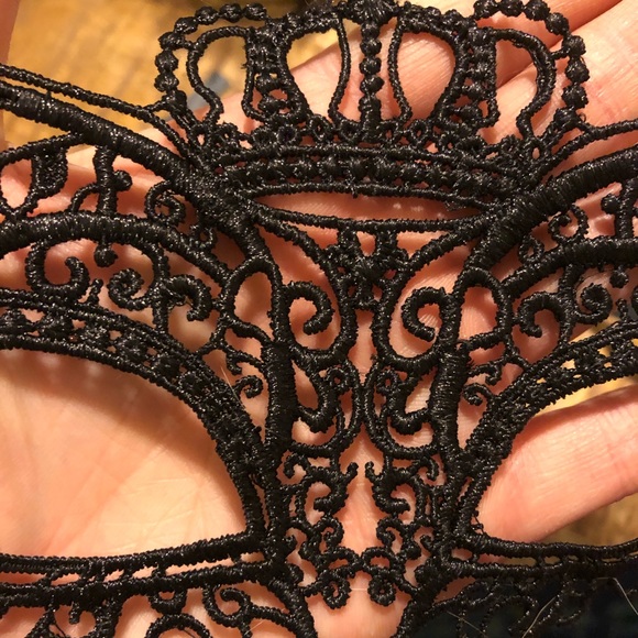 Masquerade mask! Black threaded. - Picture 2 of 3